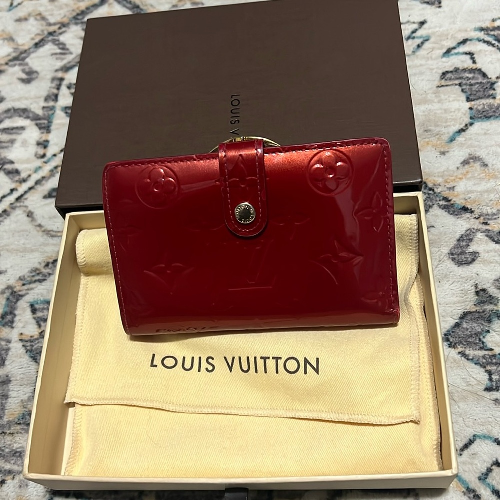 Louis Vuitton Vernis Red Kisslock Wallet